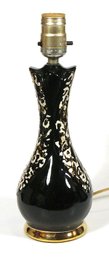 VINTAGE CERAMIC TABLE LAMP FINISHED IN BLACK, WHITE, AND GILT, MID 20TH CENTURY