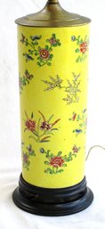 VINTAGE JAPANESE FAMILLE JAUNE PORCELAIN TABLE LAMP, MID 20TH CENTURY