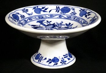 ANTIQUE COMPOTE IN THE BLUE ONION PATTERN, MARKED 'MEISSEN, ENGLAND,' EARLY 20TH CENTURY