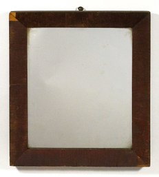 SMALL ANTIQUE AMERICAN WALL MIRROR WITH VENEERED FRAME, EARLY 19TH CENTURY