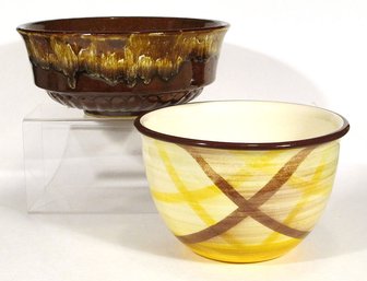 TWO VINTAGE BOWLS BY VERNON KILNS AND ROBINSON RANSBOTTOM, CIRCA 1950s