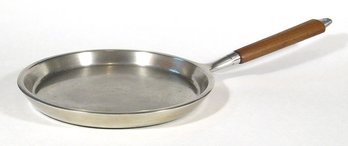 VINTAGE FRYING PAN OR GRIDDLE, CAST ALUMINUM WITH TEAK HANDLE, CIRCA 1960s