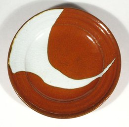 THREE VINTAGE STUDIO POTTERY PLATES, LATE 20TH CENTURY