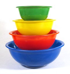 SET OF FOUR VINTAGE NESTING PYREX MIXING BOWLS FROM THE RAINBOW LINE, CIRCA 1980s