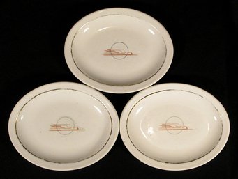 THREE VINTAGE UNION PACIFIC RAILROAD 'WINGED STREAMLINER' OVAL PLATES, CIRCA 1940s - 1950s