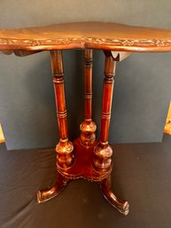 Antique Oak Small Table Three-leaf-clover