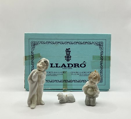 Lladro Holy Shepherds Ornament Set 5809 2 SHEPHERDS & A SHEEP With Box