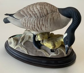 Boehm Porcelain Canada Goose With Goslings #408 With Display Tray Or Base