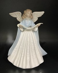 Lladro 1991 Angel De Navidad Cantante Figurine  No. 5719 With Box