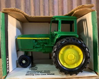 ERTL John Deere Sound-Idea Tractor With Sound-Gard Body, 1:32 Diecast, NIB