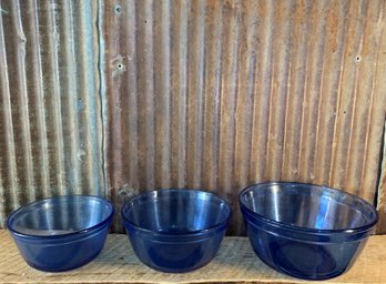 Vintage Anchor Hocking Blue Glass Nesting Bowls