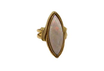 Vintage Stunning 18k Yellow GOLD Opal Ring -SHIPPABLE