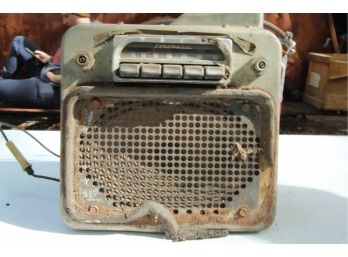 VINTAGE 12 Volt Tube Radio Sonomatic -SHIPPABLE