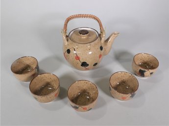 Lovely Teapot With 5 Cups