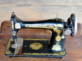 Antique Early 1900s SINGER Sewing Machine
