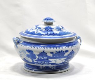 Vintage Chinese Blue & White Tureen
