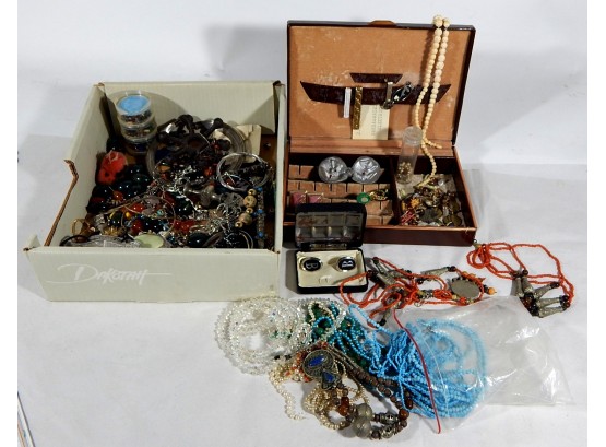 Miscellaneous Vintage Costume Jewelry  Lot