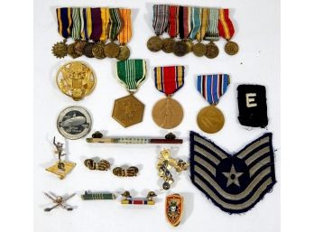Vintage Military Lot : Medals, Pins, Patches