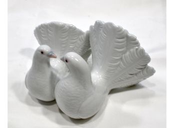 Retired LLADRO Kissing Doves Figurine With Box & Documents