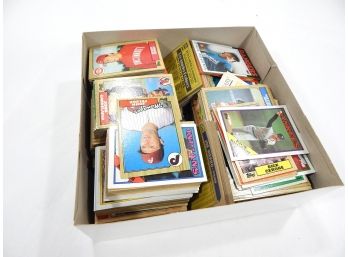 Lot 700 Vintage Baseball Cards Unsorted