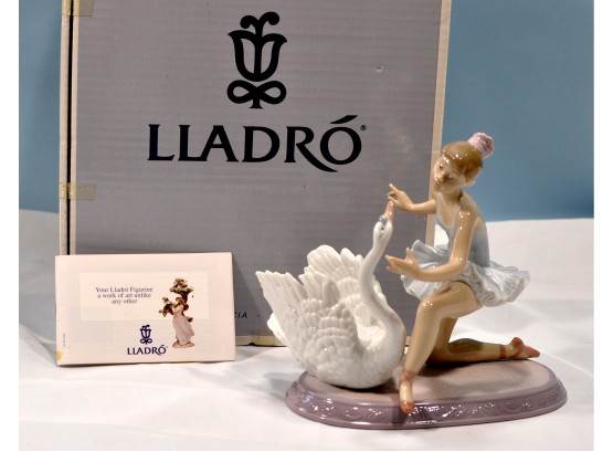 Beautiful LLADRO Ballerina Dancer Figurine With Box