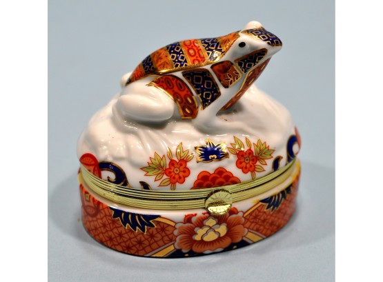 Beautiful Vintage Porcelain Trinket Box FROG Lid