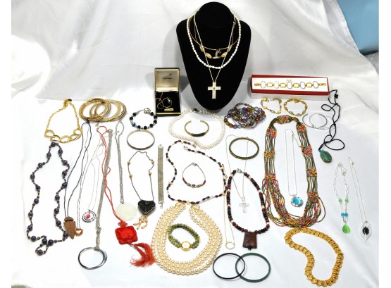 Vintage Costume Jewelry Lot- Necklaces Bracelets