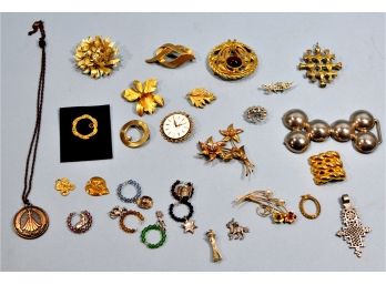 Vintage Costume Jewelry Lot - Brooches, Pendants