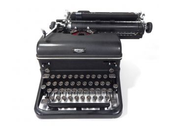 Antique Royal Typewriter With Cover