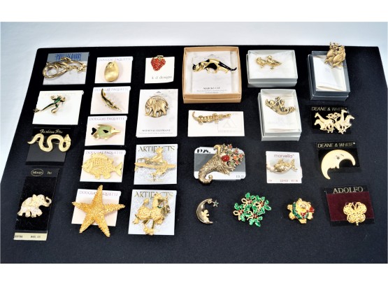 Lot Of 26 Pieces Of Costume Jewelry  - Pins