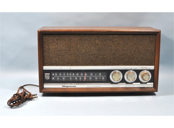 Vintage MAGNAVOX Working Radio Wood Box