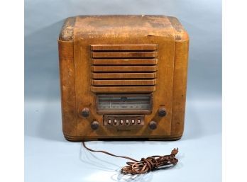 Vintage FIRESTONE Tube Radio