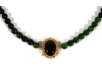 Splendid Vintage Chinese Jade Necklace 14K Gold Clasp