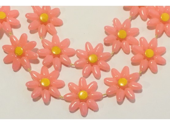 Summery Flirty Fun Pink Daisies Yellow Centers Long Plastic 1970’s Necklace