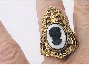 Wacky Vintage Asymmetrical Black And White Cameo Gold Tone Punched Filigree Ring; Likely W. German