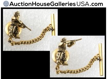 🦋 Davey Crocket Man With MOVING Rifle Tie Tack