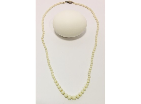 Girl’s Sweetest Vintage Milk Glass Graduated Beads Strand With Sterling Clasp 18”