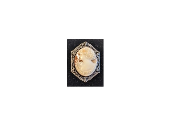 Elegant Vintage Cave Shell Cameos Pin With A Tested 10k Gold Frame  1'  - 6.9 Grams Total