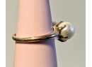 14 K Unmarked Gold Ring Topped With 3 Large Pearls - 4.6g - Size 4