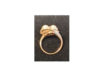 14 K Marked Gold Ring Topped With 2 Large Pearls And 2 Old Mine Diamonds - 4.4g - Size 4