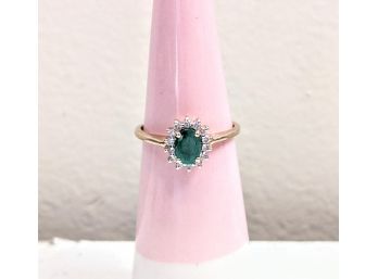 Incredible Vintage 14 K Marked Gold Ring With A Large Emerald Surrounded By Real Diamonds - 2g - Size 6