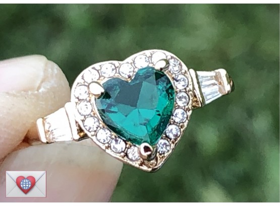 Fun And Happy Love Green Glass Heart Ring ~ So Pretty ~ Size 10.5
