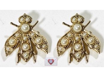Pair 2 Small Vintage Scatter Pins Gold Tone Pearls Wasp