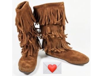 Minnetonka Great Fun Pair Of Triple Tiered Fringed Suede Indian Moccasin Boots