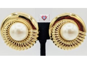 Ciner Pearl And Gold Spiral Sea Shell Circle Clip-On Earrings