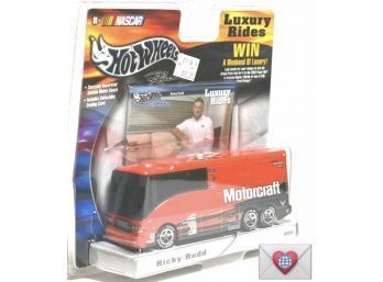 New In Box ~ 2002 NASCAR Hot Wheels #21 Luxury Rides Ricky Rudd Custom Motor Coach With Trading Card {J5}