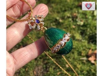 Striking Emerald Egg Costume Necklace On A Brass Chain 30'