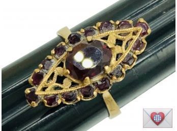 6.1g 18K Gold ~ Beautifully Crafted Elegant Solid Creamy Ring With Many Pigeon Blood Garnets Ring Size 7.5