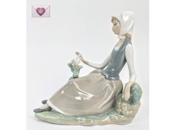 Lladro Hand Glazed Porcelain Figure Young Girl With Her Dove