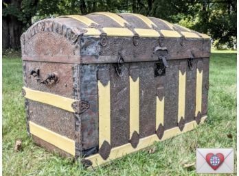 Antique Hudson Railway Trunk Chest With Richly Designed Lined Interior